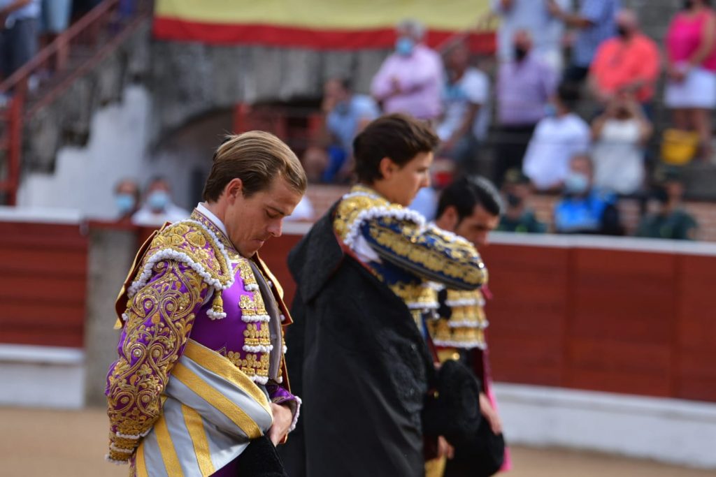 1 El Espinar Paseillo 2 1024x683 - Roca Rey y Javier Cortés cierran la feria por todo lo alto