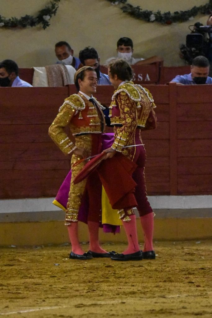 15 Javier Cortes y Roman 683x1024 - ¡Volvieron los toros a Alcalá!
