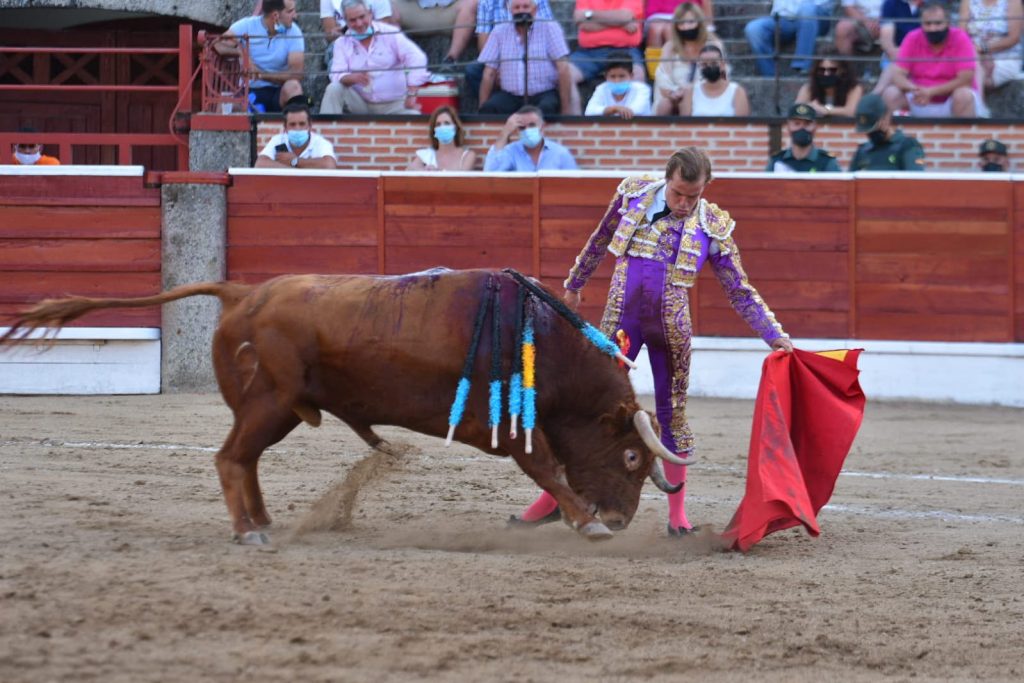 18 El Espinar Javier Cortes natural 1024x683 - Roca Rey y Javier Cortés cierran la feria por todo lo alto