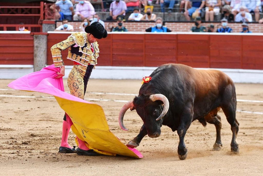 2 El Espinar Emilio de Justo larga cordobesa 1024x685 - Roca Rey y Javier Cortés cierran la feria por todo lo alto