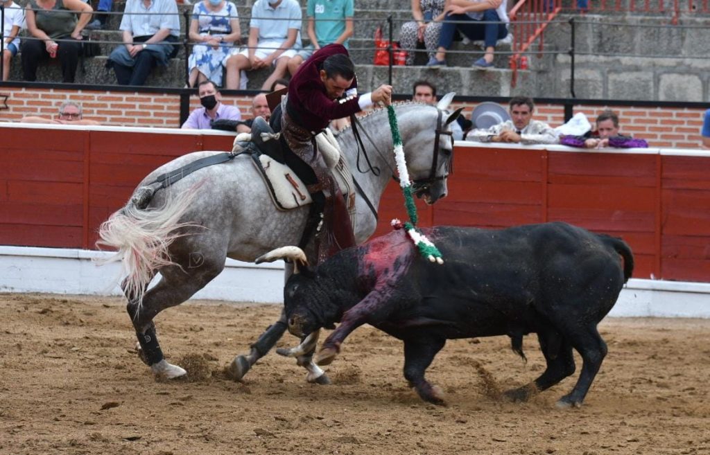 7 El Espinar Ventura banderilla 1024x657 - Ventura y Galán, a hombros de su propia capacidad