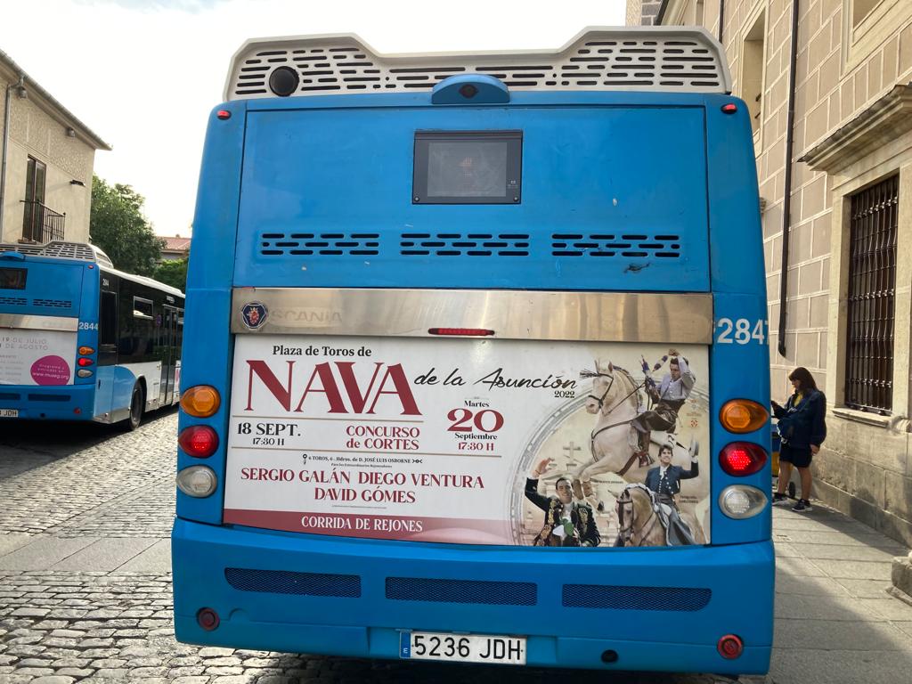 Nava 7 - Segovia se inunda de rejones con spots en autobuses y marquesinas