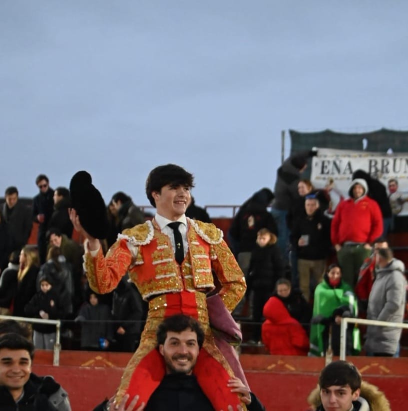 Tristán Barroso triunfa en el regreso de los toros en Ajalvir