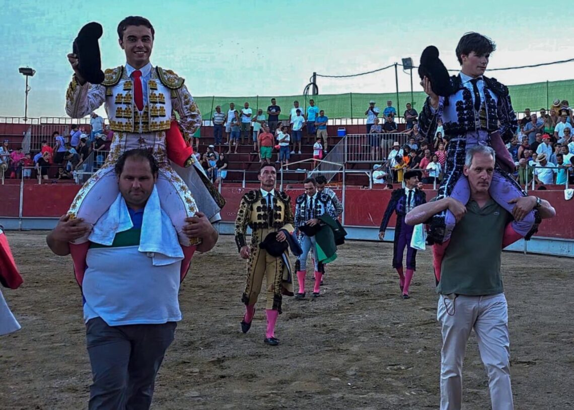 Tristán Barroso y Víctor Cerrato, doble Puerta Grande con una buena novillada de Núñez de Tarifa en Almorox