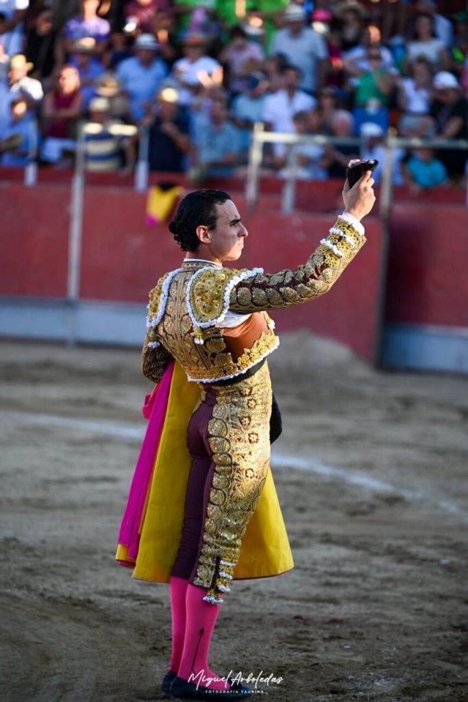 Almorox corrida9 683x1024 - Joaquín Galdós, única oreja ante un toro de vuelta de Campos Peña en Almorox