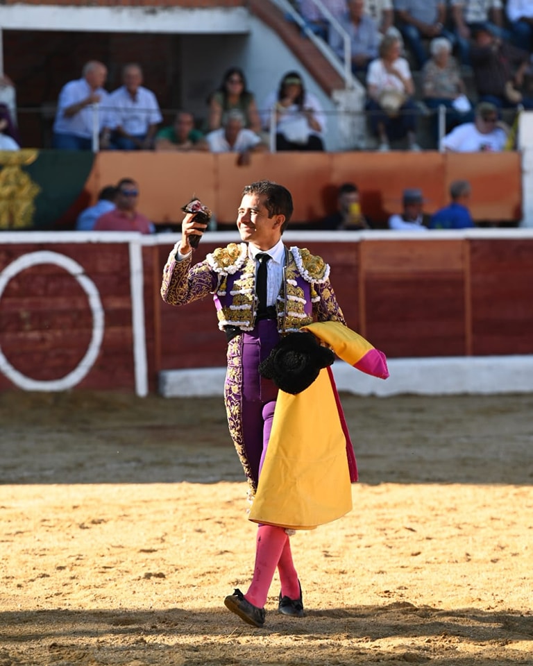 NavadelaAsuncion3 - Una gran faena de Javier Cortés en Nava de la Asunción, a hombros con Joselito Adame y Sergio Pérez de Gregorio