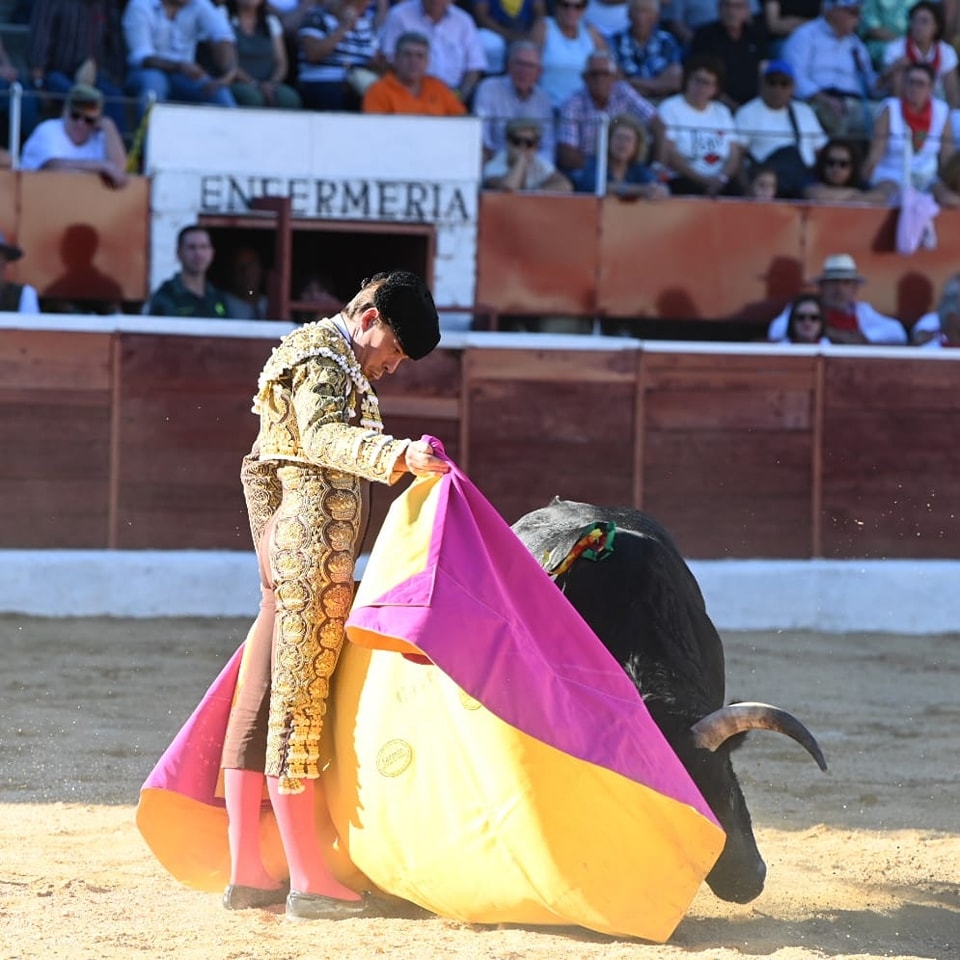 NavadelaAsuncion8 - Una gran faena de Javier Cortés en Nava de la Asunción, a hombros con Joselito Adame y Sergio Pérez de Gregorio