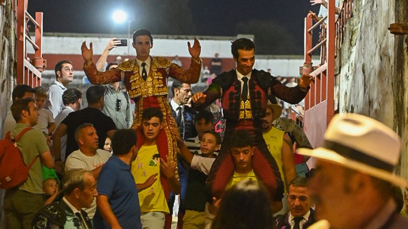 Morenito de Aranda y Sergio Rodríguez a hombros en El Espinar