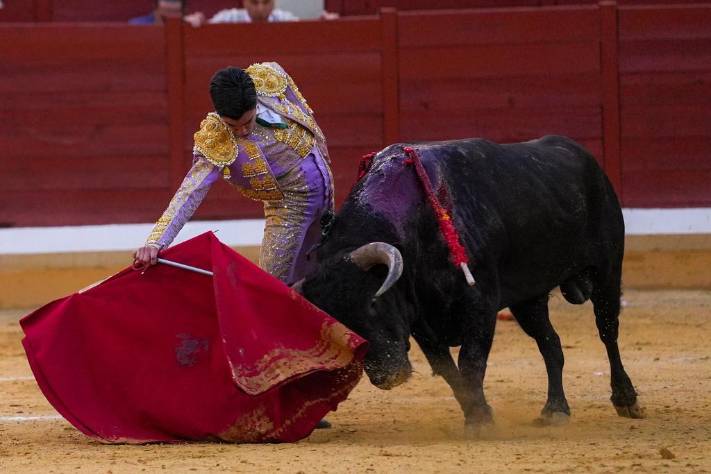 Temple de Castella, impronta de Marco Pérez y entrega de Olga Casado, oreja por coleta en Alcalá