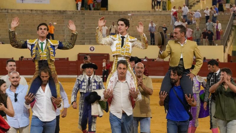 Fernando Adrián, un rabo, y Víctor Hernández, tres orejas, cierre apoteósico de Alcalá